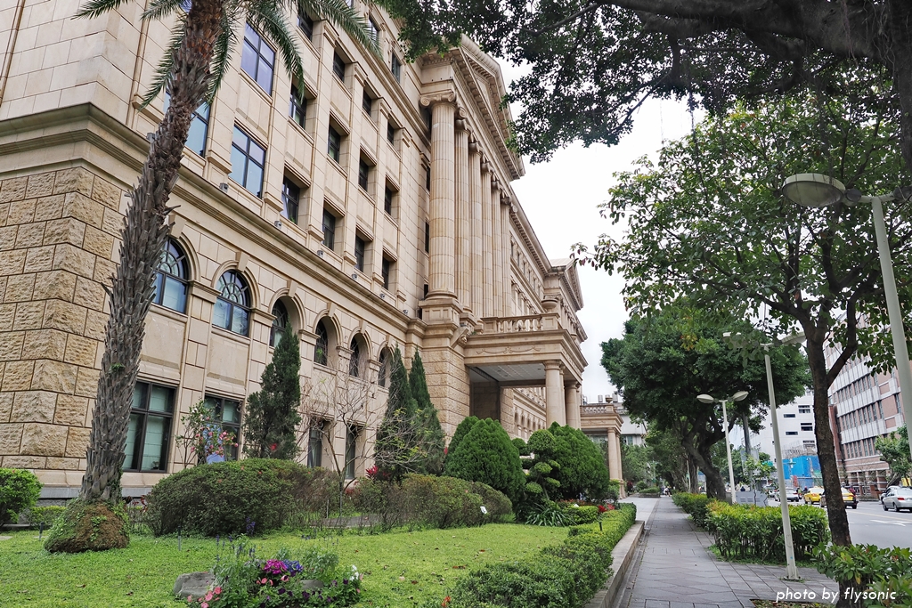 從台北捷運西門站到臺灣高等法院民事庭大廈，沿路街道、建築隨手拍