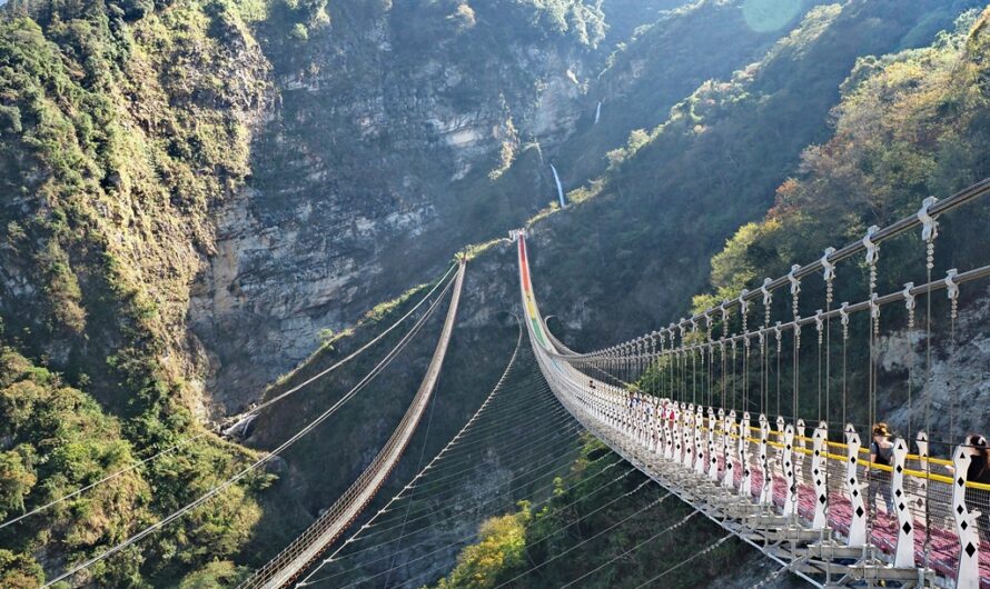 【南投信義】雙龍瀑布七彩吊橋探索之旅—山谷間的一道彩虹