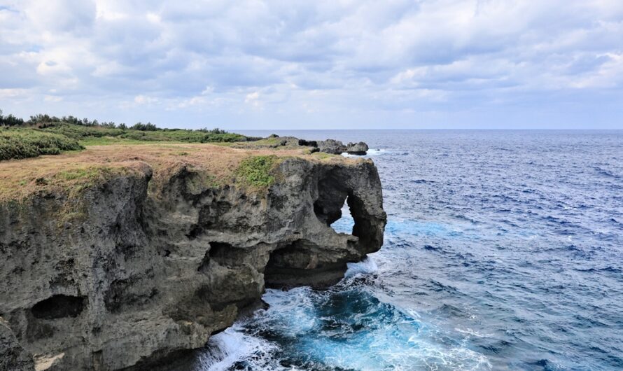 萬座毛—象鼻岩、壯麗海景與鋼琴表演
